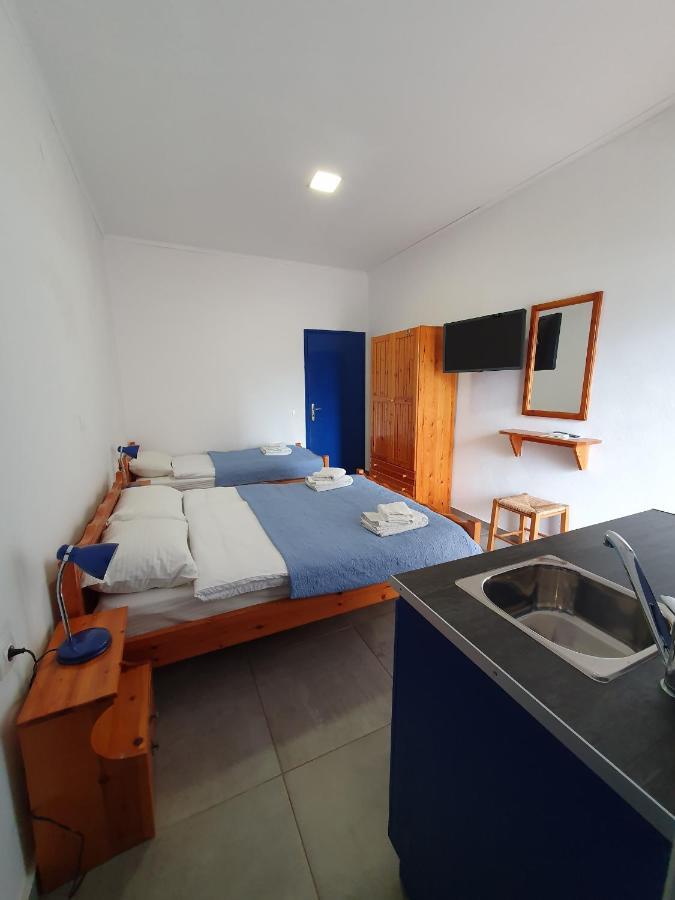 Babis & Popi Rooms And Studios Frangocastelo Exterior photo