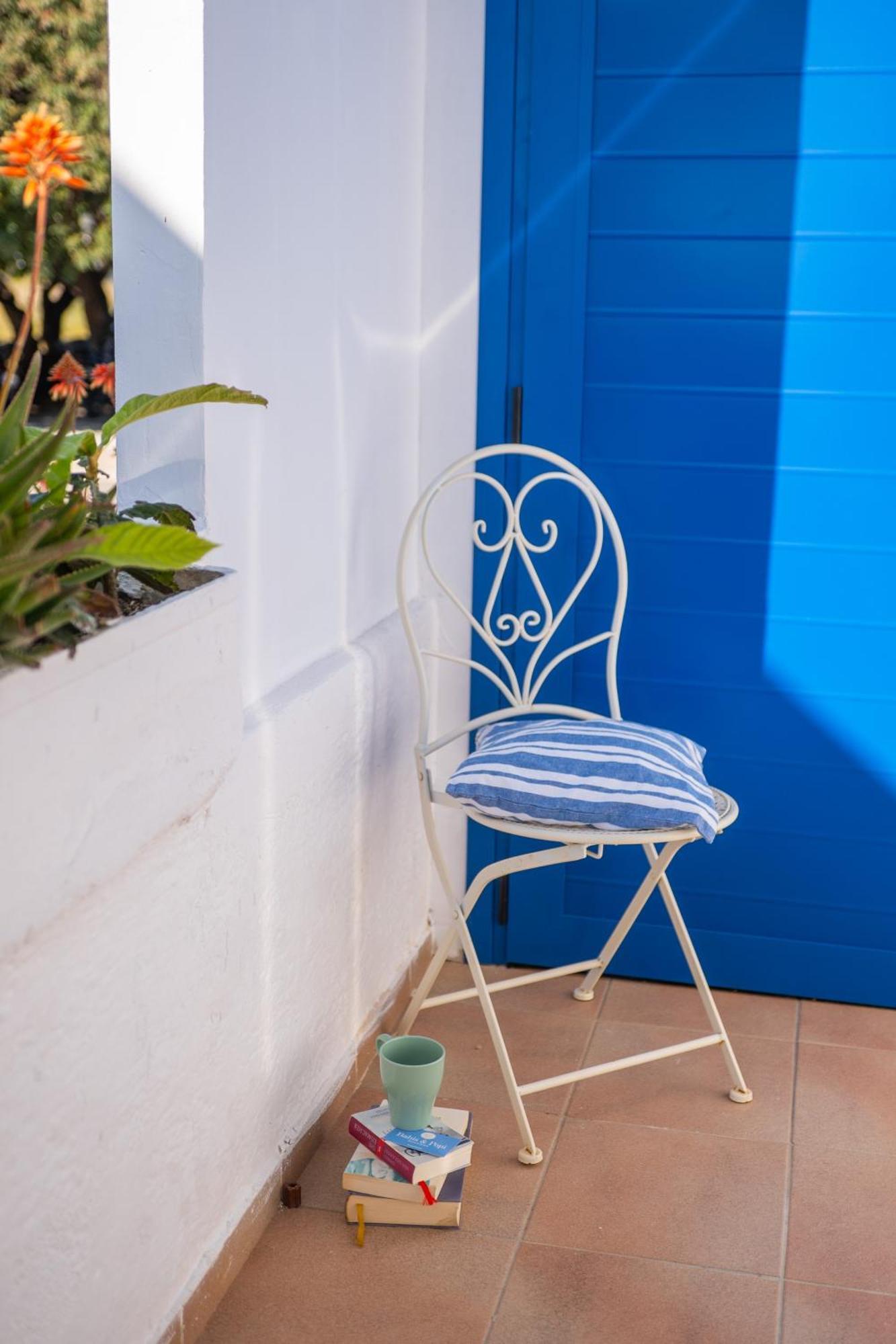 Babis & Popi Rooms And Studios Frangocastelo Exterior photo